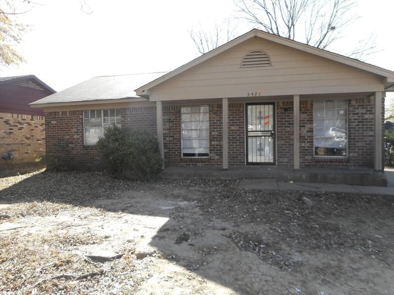 Primary Photo - 3421 Piney Woods Ave