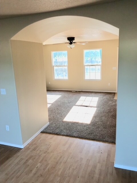 Building Photo - 1324 N Favre Pl