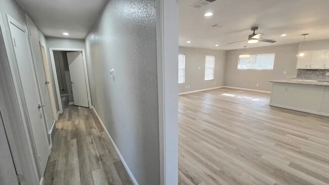 Building Photo - 5429 Dazzle Dr