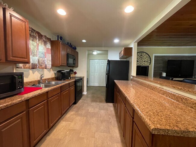 Building Photo - 3BR 2 BA Hideaway Villa in Loxahatchee