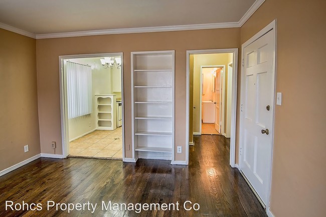 Building Photo - 506 N Normandie Ave