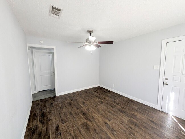 Foto del edificio - 5150 Parkview Dr