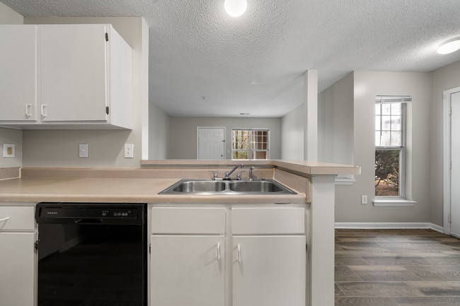 Building Photo - 2431 Hill St