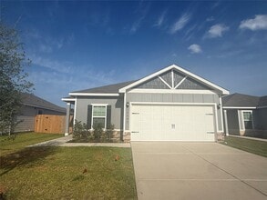 Building Photo - 15862 Berry Hl Dr