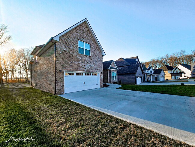 Building Photo - 1718 Oak Frst Dr
