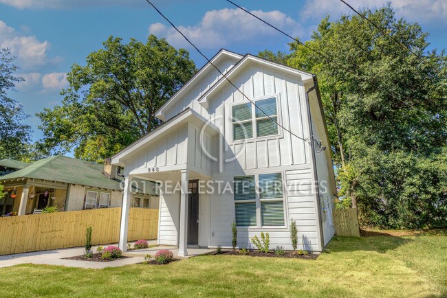 Building Photo - Gorgeous New Construction in the Middle of...