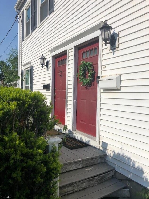 Primary Photo - 23 Doremus St