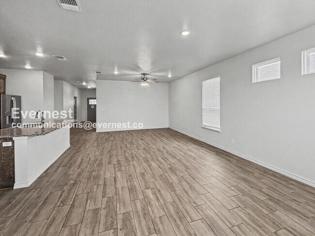 Foto del edificio - Limited Time Special Offer / 4 Bed, 2 Bath Home with Garage / Pet-Friendly / Vouchers Accepted / ...