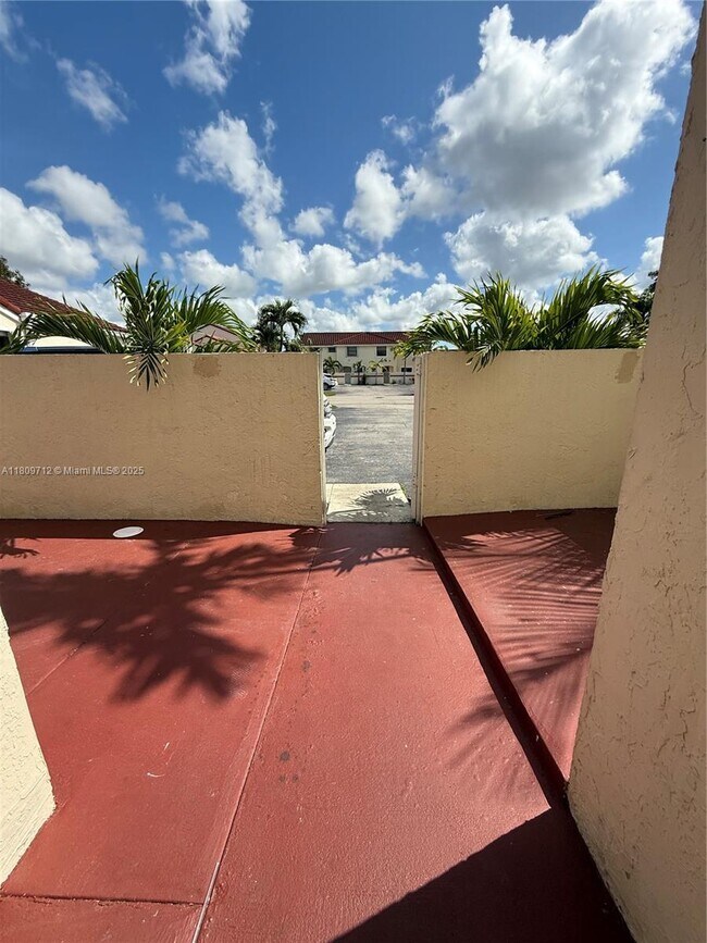 Building Photo - 3208 San Remo Cir