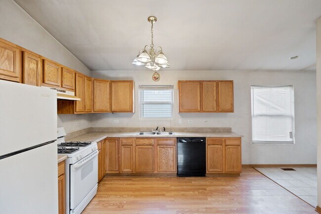 Building Photo - 26183 W Wooster Lake Ave