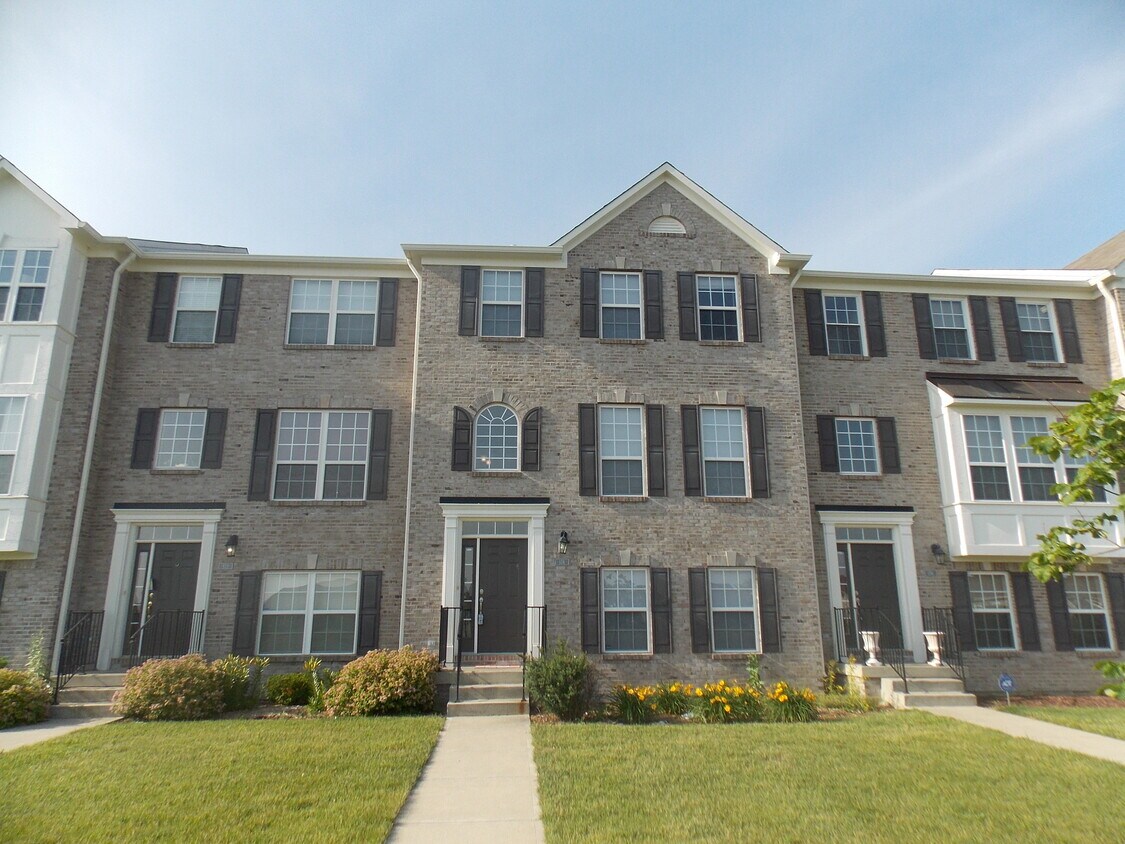 174 Straughn Lane, Westfield, IN 46074 Townhome Rentals in Westfield