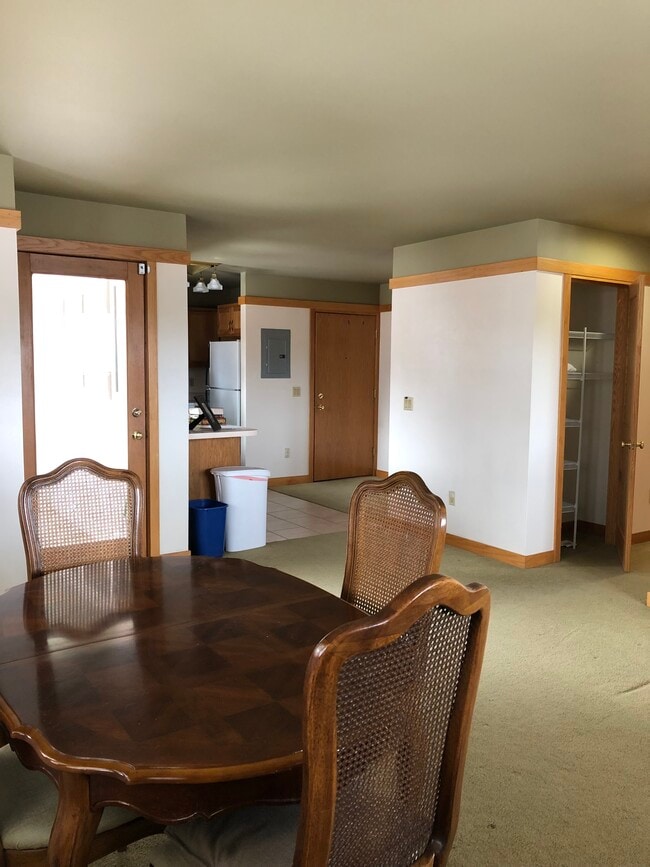 Building Photo - 714 Hill St