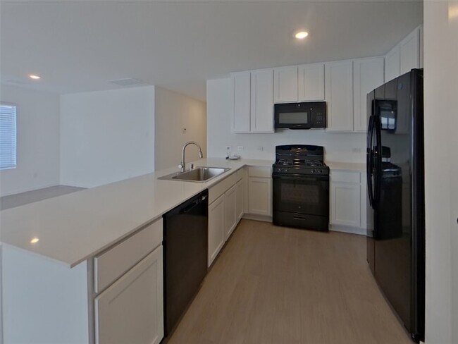 Foto del edificio - 827 Ginkgo Wy