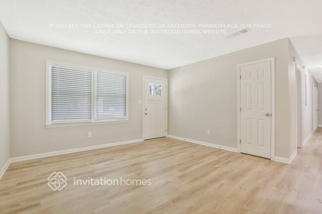 Building Photo - 415 Plainville Dr SW