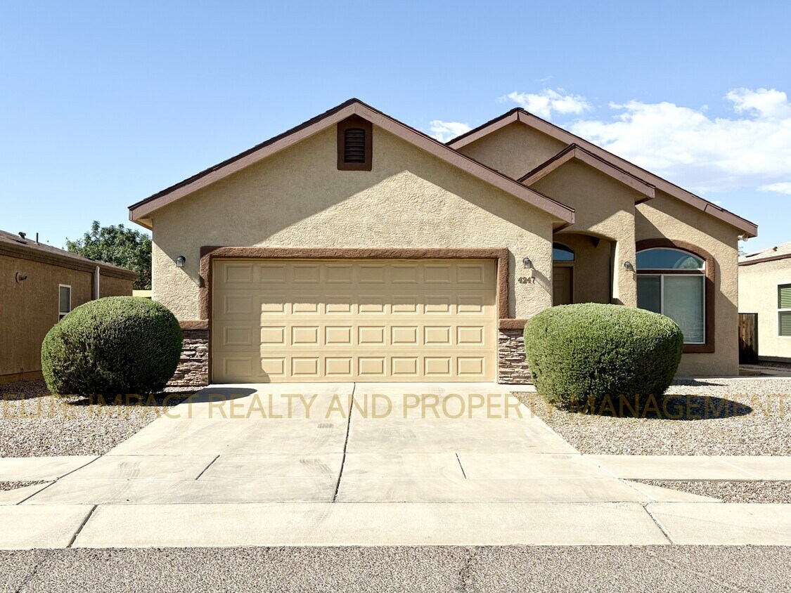 Foto principal - 4247 E White Water Dr