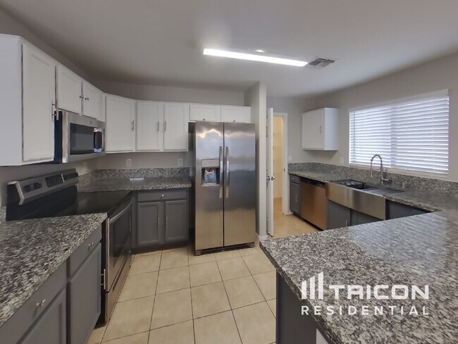Foto del edificio - 43792 W Magnolia Rd