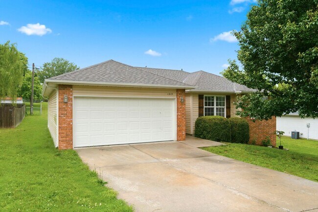 Foto del edificio - Charming 3 Bed | 2 Bath Home in the Heart of Ozark!