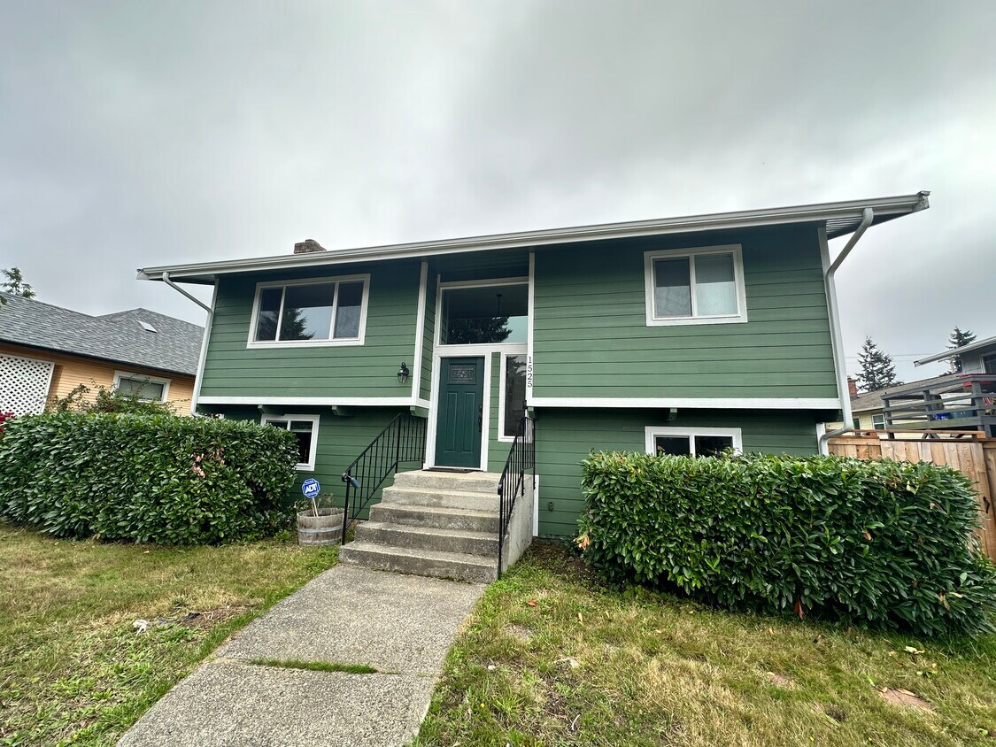 Primary Photo - 1525 Baker Ave