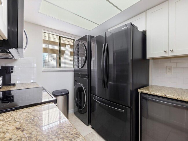 Building Photo - 6175 S Mirror Lake Dr