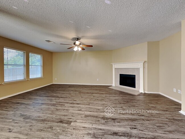 Building Photo - 3312 Silver Creek Dr