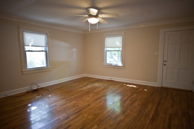 Foto del edificio - Walk downtown from a 2-bedroom home!