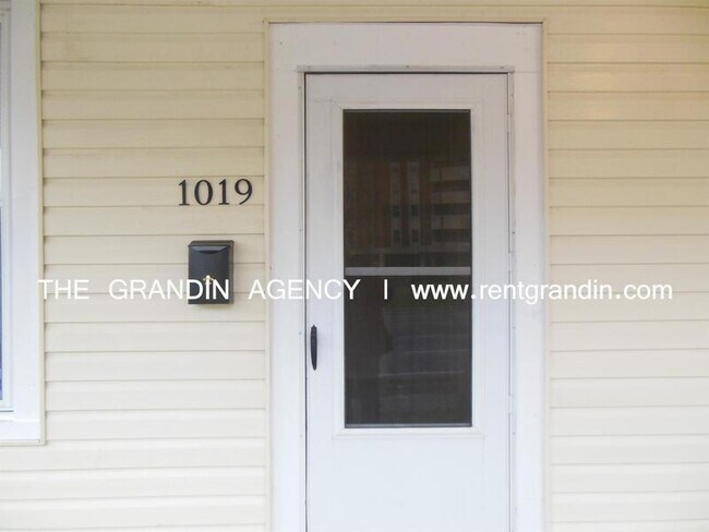 Foto del edificio - 1019 13th St SE