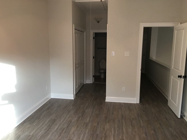 Building Photo - 708 Heavens Dr