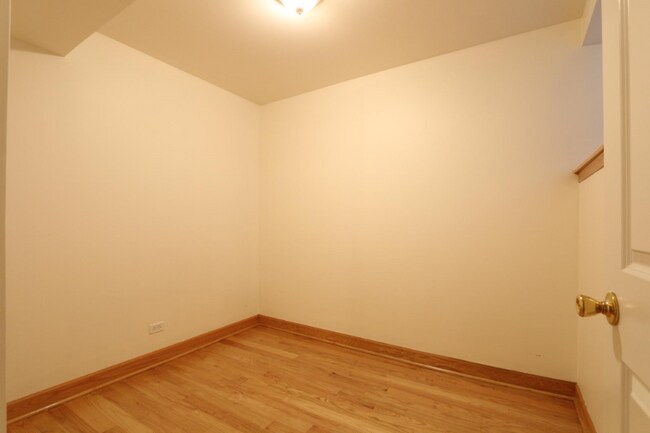 Building Photo - 1353 W Taylor St
