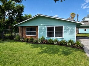 Building Photo - 529 E Shore Dr