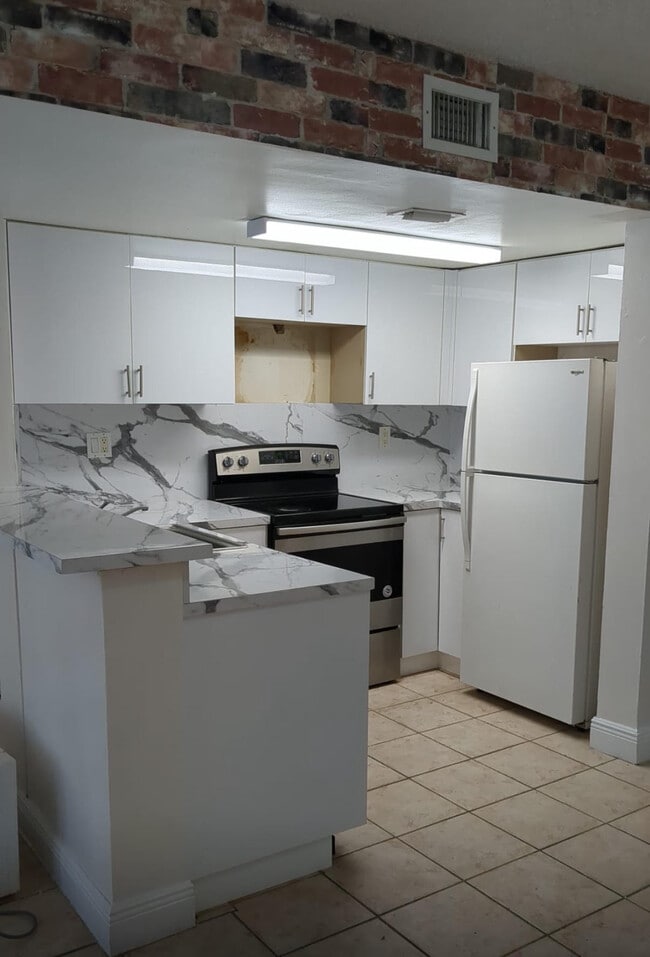 Foto del edificio - 8585 NW 6th Ln