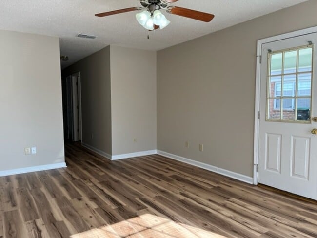 Building Photo - Rockcreek Dr #10 &amp; 12