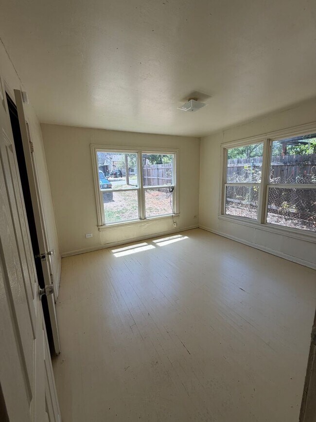 Foto del edificio - 3709 Beverly Dr