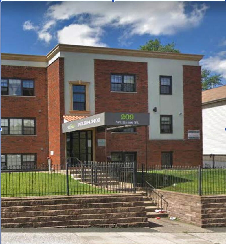 Primary Photo - 209 William St