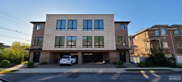 Primary Photo - 303 4th St