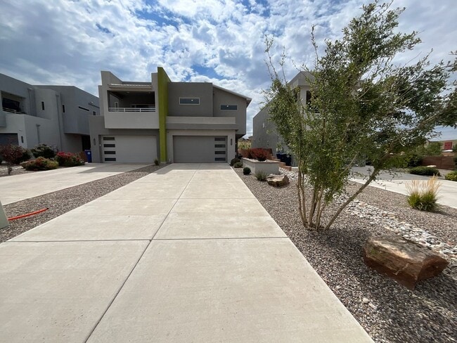 Building Photo - 3 Bedroom Townhome Near Juan Tabo Blvd SE ...