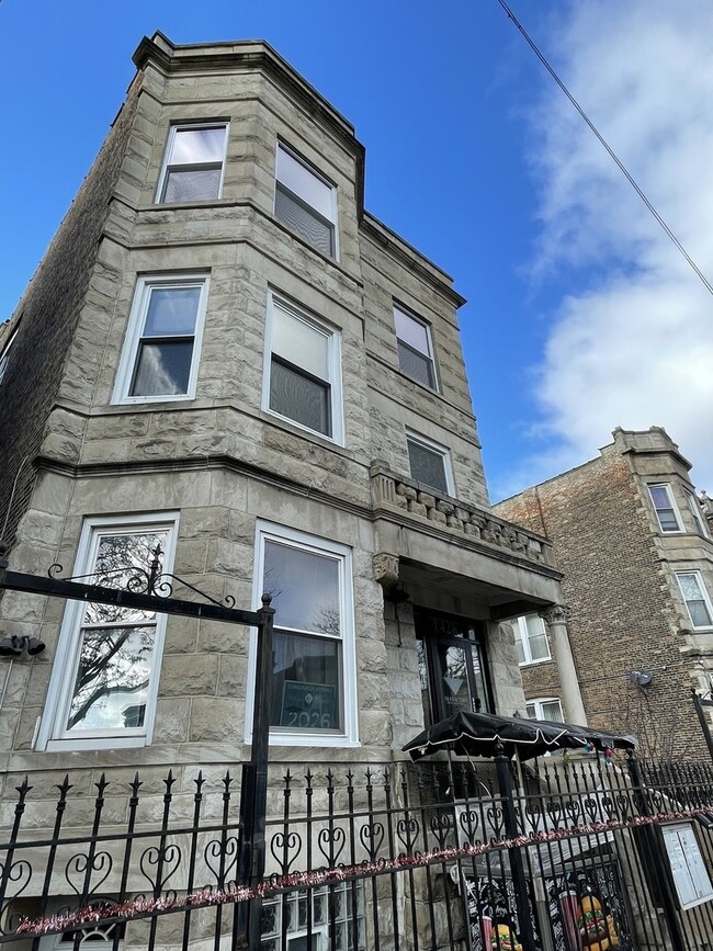 Building Photo - 1428 S Central Park Ave