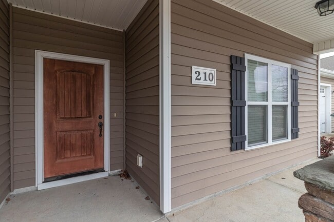 Building Photo - 210 Twilight Dr