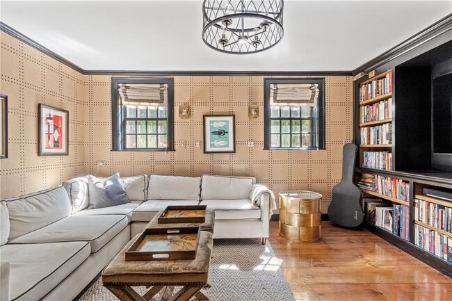 Building Photo - 35 2nd St