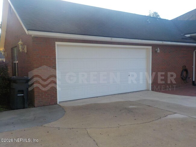 Building Photo - 1761 Oak Grove Dr S