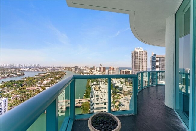 Foto del edificio - 6000 Indian Creek Dr