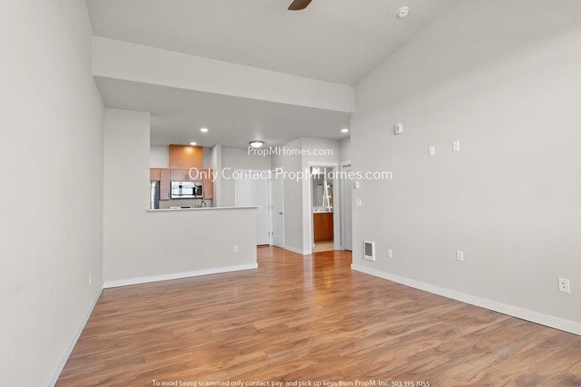Building Photo - Modern Comfort and Style: Your Perfect Con...