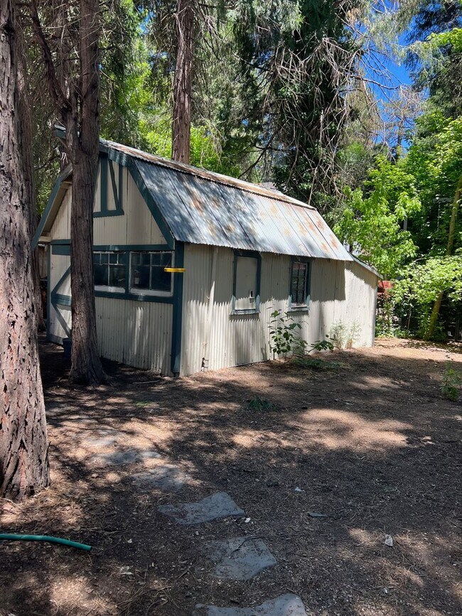 Foto del edificio - 23898 Pioneer Camp Rd