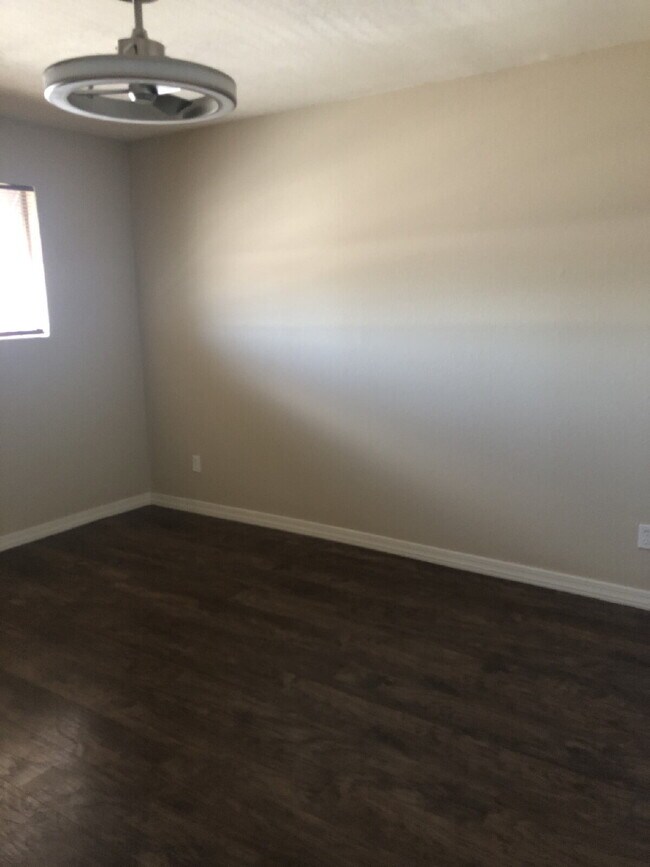 Building Photo - 2nd Floor Condo, all on one level