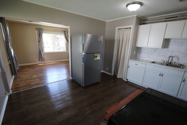 Foto del edificio - 2903-2905-2905 Flint Hills Dr
