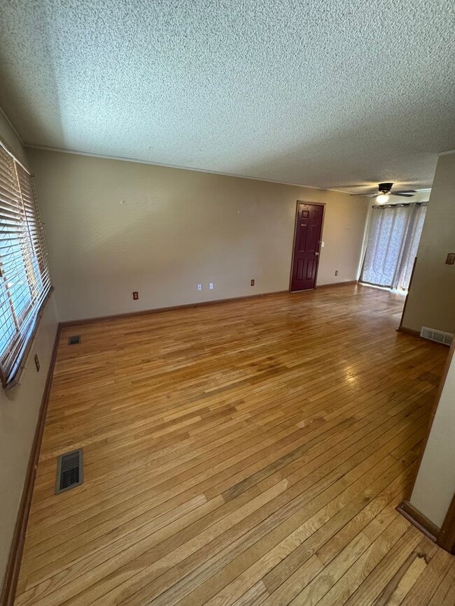 Building Photo - Westmoor West Home