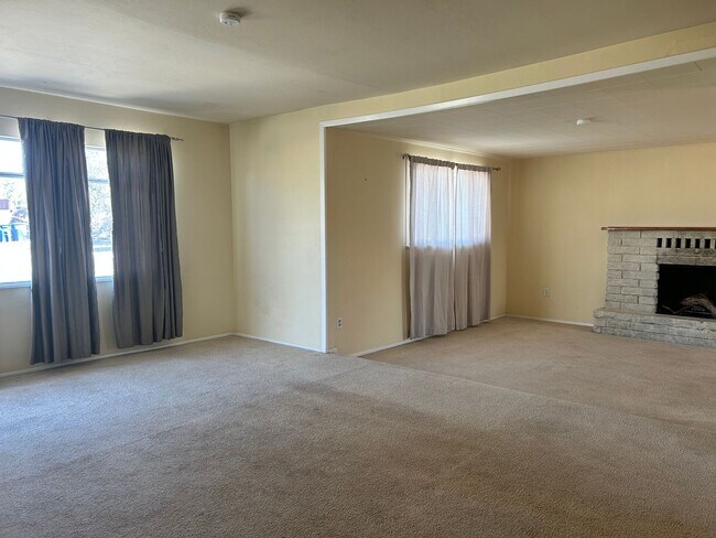 Building Photo - Cute 3 bedroom, 1 bath, 1 car garage