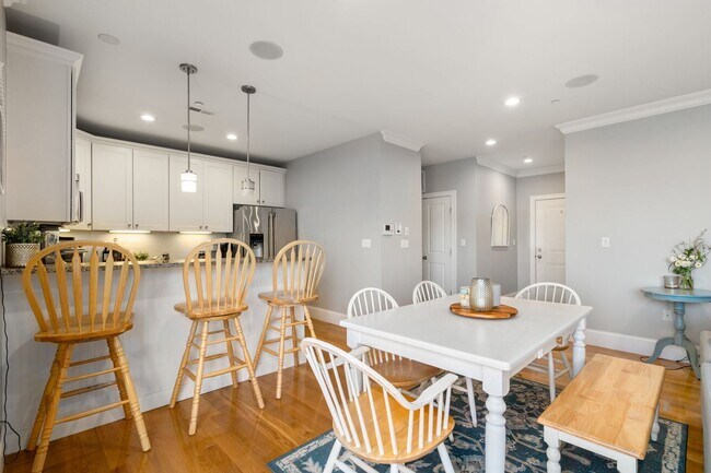 Foto del edificio - 2 br, 2 bath House - 360 West 2nd Street #5