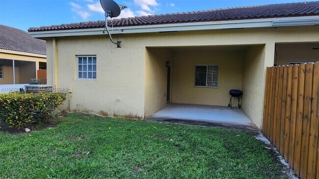 Foto del edificio - 3251 NE 11th Dr