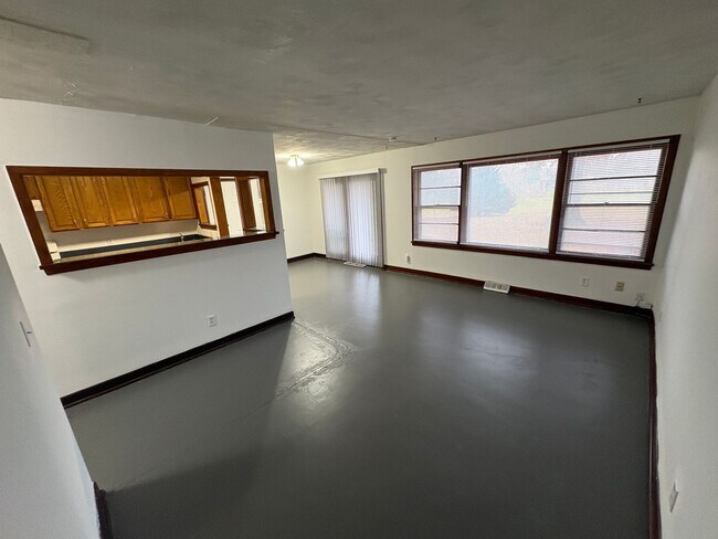 Foto del edificio - Lovely & Spacious 4-Bed, 2-Bath Single-Family Home Near Everything You Need