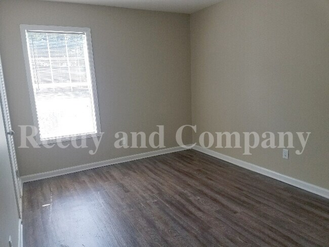 Foto del edificio - 4094 Knight Arnold Rd